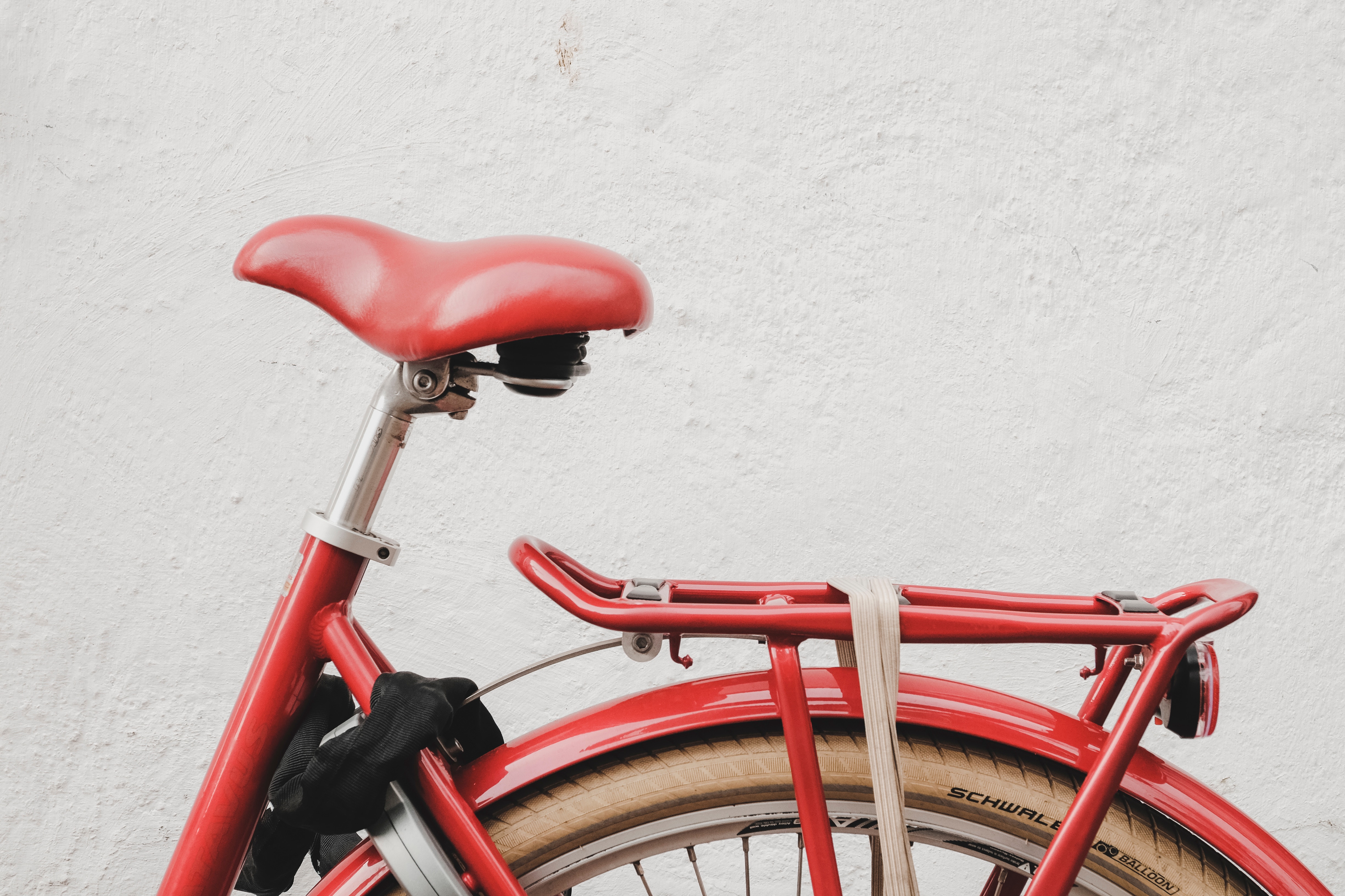 red bike seat
